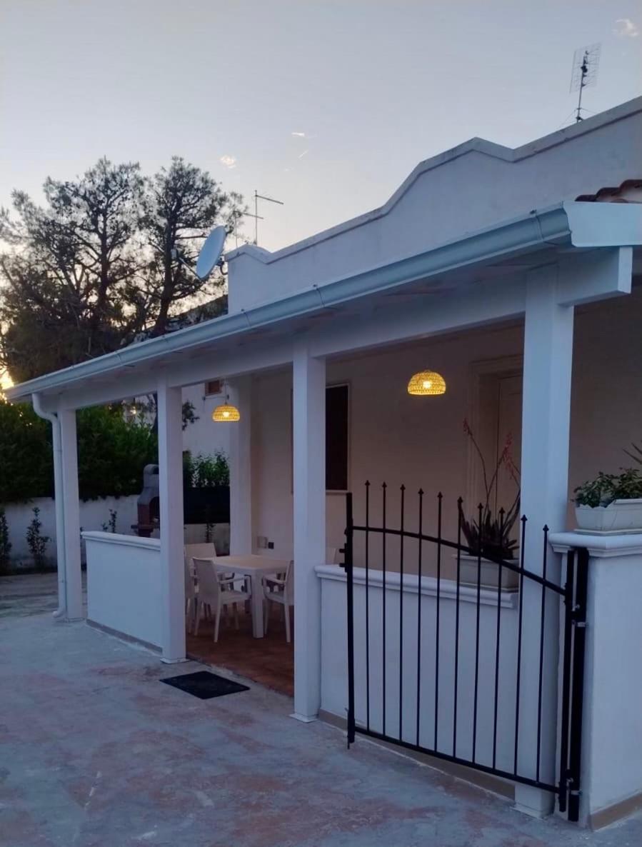 Villa Singola Amanda - 500M Dal Mare Пулзано Екстериор снимка